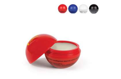 Baume à lèvres dans une boule de différentes couleurs opaque. L'ouverture se fait en dévissant les deux parties de la boule. Le dessous de la boule est plat ce qui la rend stable lorsqu’on la pose sur une table.