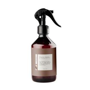 300 ml room spray, produced in the Netherlands. The combination of white amber and creamy sandalwood creates a perfect balance of freshness, warmth and sophistication. Inspired by the iconic Santal33 300 ml room spray, produced in the Netherlands. The combination of white amber and creamy sandalwood creates a perfect balance of freshness, warmth and sophistication. Inspired by the iconic Santal33