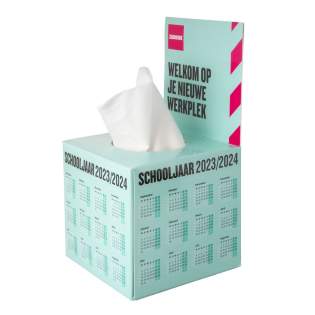 Viereckige Taschentuchbox mit Klappe, gefüllt mit 50 Stück 3-lagigen Tissues. Viereckige Taschentuchbox mit Klappe, gefüllt mit 50 Stück 3-lagigen Tissues.