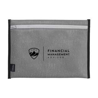 Une housse pour ordinateur portable de 14 pouces de la marque Fraenck. Fabriquée en similicuir recyclé. La doublure souple et épaisse protège votre ordinateur portable contre les dommages. Les deux côtés de la housse sont renforcés par un ruban de biais. Dotée d'une solide fermeture à glissière. Convient au rangement et au transport en toute sécurité d'un ordinateur portable ou d'une tablette jusqu'à 14 pouces. Fabriqué en Hollande. Une housse pour ordinateur portable de 14 pouces de la marque Fraenck. Fabriquée en similicuir recyclé. La doublure souple et épaisse protège votre ordinateur portable contre les dommages. Les deux côtés de la housse sont renforcés par un ruban de biais. Dotée d'une solide fermeture à glissière. Convient au rangement et au transport en toute sécurité d'un ordinateur portable ou d'une tablette jusqu'à 14 pouces. Fabriqué en Hollande.