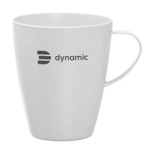 Wiederverwendbarer, leichter (Kaffee-)Becher mit Henkel der Marke Orthex. Ein großartiger Ersatz für den Einweg-Kaffeebecher. Dieser Becher wird aus biobasiertem Material hergestellt, das aus den Abfällen der Zuckerrohrpflanze gewonnen wird. Nach der Ernte verbleiben die Wurzeln der Pflanze im Boden und die Stängel und Blätter werden zu einem Reststoff verarbeitet, der zur Herstellung von Bio-Kunststoff verwendet wird. Geeignet für Lebensmittel. Temperaturbeständig bis plus 100°C und minus 40°C. Geeignet für die Mikrowelle und Spülmaschinengeeignet. Um den Aufdruck zu erhalten, wird Waschen von Hand empfohlen. Made in Sweden. Fassungsvermögen 300 ml. Wiederverwendbarer, leichter (Kaffee-)Becher mit Henkel der Marke Orthex. Ein großartiger Ersatz für den Einweg-Kaffeebecher. Dieser Becher wird aus biobasiertem Material hergestellt, das aus den Abfällen der Zuckerrohrpflanze gewonnen wird. Nach der Ernte verbleiben die Wurzeln der Pflanze im Boden und die Stängel und Blätter werden zu einem Reststoff verarbeitet, der zur Herstellung von Bio-Kunststoff verwendet wird. Geeignet für Lebensmittel. Temperaturbeständig bis plus 100°C und minus 40°C. Geeignet für die Mikrowelle und Spülmaschinengeeignet. Um den Aufdruck zu erhalten, wird Waschen von Hand empfohlen. Made in Sweden. Fassungsvermögen 300 ml.