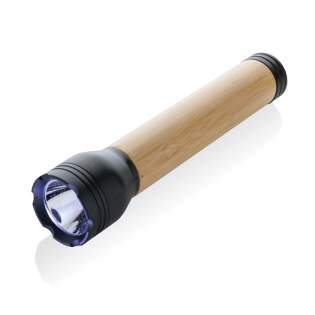 Lampe torche 5W rechargeable par USB, fabriquée avec du bambou FSC® 100% et de l'ABS recyclé certifié RCS (Recycled Claim Standard). Contenu recyclé total : 18 % sur la base du poids total de l'article. La certification RCS garantit une chaîne d'approvisionnement entièrement certifiée pour les matériaux recyclés. La torche est livrée avec une batterie au lithium de grade-a de 1800 mAh. La torche peut fonctionner jusqu'à 6 heures avec une seule charge et être rechargée via le type C en 5 heures.  La distance du faisceau est de 150 mètres et fournit 300 lumens. Avec 3 modes (lumineux, moyen et flash). Câble de recharge en TPE recyclé certifié RCS inclus. Emballée dans un emballage kraft FSC® mix. Article et accessoires 100% sans PVC.<br /><br />PowerbankCapacity: 1800<br />Lightsource: LED<br />LightsourceQty: 1<br />PVC free: true