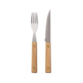 Mettez la table avec cet ensemble de couverts BBQ 8 pièces intemporel, conçu dans un esprit de simplicité scandinave. Fabriqué en bois de frêne certifié FSC® et en acier inoxydable de haute qualité, cet ensemble comprend quatre couteaux tranchants et quatre fourchettes avec une prise en main confortable. Cet ensemble est non seulement un plaisir à utiliser, mais aussi un complément élégant à tout barbecue ou repas. Mettez la table avec cet ensemble de couverts BBQ 8 pièces intemporel, conçu dans un esprit de simplicité scandinave. Fabriqué en bois de frêne certifié FSC® et en acier inoxydable de haute qualité, cet ensemble comprend quatre couteaux tranchants et quatre fourchettes avec une prise en main confortable. Cet ensemble est non seulement un plaisir à utiliser, mais aussi un complément élégant à tout barbecue ou repas.