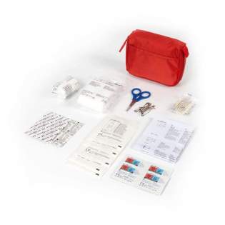 Kit de premiers secours MDR classe 2a. L’étui en nylon contient 31 pièces d’équipement de premiers secours d’une durée de conservation de 5 ans. Contenu : 9 pansements, 8 épingles à nourrice, 5 écouvillons secs, 4 tampons nettoyants pour la peau, 1 bandage triangulaire, 1 paire de mini-ciseaux, 1 bandage élastique, 1 rouleau de sparadrap et 1 mode d’emploi.