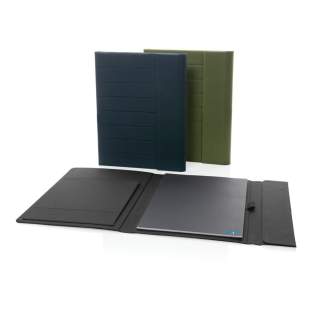 Houd al je werkbenodigdheden georganiseerd met deze prachtige A4 Aware™ RPET-portfolio met magnetische sluiting. Binnenin vind je 1 groot vak en, 2 extra vakjes en een pennenlus. Inclusief FSC gerecycled papier notitieblok. Het notitieblok bevat 20 v... Houd al je werkbenodigdheden georganiseerd met deze prachtige A4 Aware™ RPET-portfolio met magnetische sluiting. Binnenin vind je 1 groot vak en, 2 extra vakjes en een pennenlus. Inclusief FSC gerecycled papier notitieblok. Het notitieblok bevat 20 v...