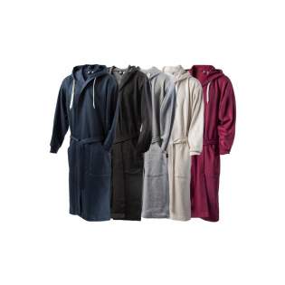 The Kosta Linnewäfveri Badrock in size L/XL is its own variant of the traditional bath/dressing gown! The Badrock is a beautiful hybrid jacket made of so-called college fabric. The bathrobe is suitable to wear after training, bathing or just to snuggle in. It has two pockets and a hood and the belt for the waist is of course not missing. Kosta Linnewäfveri stands for good quality with a long lifespan.