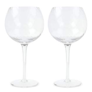 Die beiden Opacity Weingläser sind aus klarem Glas gefertigt und haben ein schönes Schleuderglasmuster. Sie sind dünne und klare Weingläser mit einem perfekten Kontrast zwischen Luxus und Skurrilität. Entwurf von Studio Byon. Wird in einem Geschenkkarton geliefert.
Die beiden Opacity Weingläser sind aus klarem Glas gefertigt und haben ein schönes Schleuderglasmuster. Sie sind dünne und klare Weingläser mit einem perfekten Kontrast zwischen Luxus und Skurrilität. Entwurf von Studio Byon. Wird in einem Geschenkkarton geliefert.