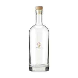 Stilvolle Wasserflasche aus Glas mit Holzkappe, die mit einem Kunststoffkorken und einem stabilen Boden ausgestattet ist. Das zeitlose Design macht diese Flasche ideal als Tischflasche und besonders geeignet für den Einsatz in der Gastronomie. Die Flasche ist spülmaschinengeeignet, der Verschluss mit Korken is nicht spülmaschinengeeignet. Um den Aufdruck zu erhalten, wird Handwäsche empfohlen. Fassungsvermögen 1L. Stilvolle Wasserflasche aus Glas mit Holzkappe, die mit einem Kunststoffkorken und einem stabilen Boden ausgestattet ist. Das zeitlose Design macht diese Flasche ideal als Tischflasche und besonders geeignet für den Einsatz in der Gastronomie. Die Flasche ist spülmaschinengeeignet, der Verschluss mit Korken is nicht spülmaschinengeeignet. Um den Aufdruck zu erhalten, wird Handwäsche empfohlen. Fassungsvermögen 1L.