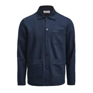 If you think a blazer is too fancy for the occasion – the Patch Pocket Overshirt is the perfect piece to wear over a shirt or t-shirt. Still well-dressed, but not as formal as a blazer. It is made of a modern stretch fabric, partly crafted from recycled materials. Three patch pockets and one inside pocket. Designed in a unisex fit If you think a blazer is too fancy for the occasion – the Patch Pocket Overshirt is the perfect piece to wear over a shirt or t-shirt. Still well-dressed, but not as formal as a blazer. It is made of a modern stretch fabric, partly crafted from recycled materials. Three patch pockets and one inside pocket. Designed in a unisex fit