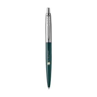 Blau schreibender Kugelschreiber der Marke Parker. Mit Kunststoffhülle. Oberteil, Druckknopf und Pfeilclip bestehen aus Edelstahl. Diese XL-Ausführung bietet alle Merkmale des ikonischen Jotter, ist jedoch größer gestaltet. Länge und Durchmesser sind um 7% erhöht, was ein angenehmes Schreibgefühl für alle bietet, die einen größeren Kugelschreiber bevorzugen. Ausgestattet mit einer Parker-Mine für ein geschmeidiges Schreibgefühl. Ein stilvolles und funktionales Schreibgerät, perfekt für den täglichen Gebrauch. Geliefert in einer Parker-Geschenkbox. Hergestellt in Europa. Verpackt pro Stück. Blau schreibender Kugelschreiber der Marke Parker. Mit Kunststoffhülle. Oberteil, Druckknopf und Pfeilclip bestehen aus Edelstahl. Diese XL-Ausführung bietet alle Merkmale des ikonischen Jotter, ist jedoch größer gestaltet. Länge und Durchmesser sind um 7% erhöht, was ein angenehmes Schreibgefühl für alle bietet, die einen größeren Kugelschreiber bevorzugen. Ausgestattet mit einer Parker-Mine für ein geschmeidiges Schreibgefühl. Ein stilvolles und funktionales Schreibgerät, perfekt für den täglichen Gebrauch. Geliefert in einer Parker-Geschenkbox. Hergestellt in Europa. Verpackt pro Stück.