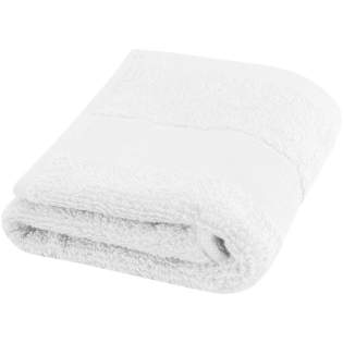 Cette serviette de haute qualité et durable de 450 g/m² propose une épaisseur agréable, un toucher soyeux et se révèle très douce sur la peau. Cet article est certifié STANDARD 100 by OEKO-TEX®. Cette certification garantit que le produit textile a été fabriqué à l'aide de procédés durables, dans des conditions de travail respectueuses de l'environnement et socialement responsables, et qu'il est exempt de produits chimiques ou de matières synthétiques nocives. Disponible dans plusieurs couleurs magnifiques pour parfaire la décoration de tout type de salle de bain, dans une maison ou un hôtel. La serviette est teinte avec un procédé de teinture sans eau qui réduit la demande en eau douce. Cela évite également la production de gros volumes d'eau polluée, caractéristiques des procédés de teinture à base d'eau. Dimensions de la serviette : 30 x 50 cm. Fabriquée en Europe. Cette serviette de haute qualité et durable de 450 g/m² propose une épaisseur agréable, un toucher soyeux et se révèle très douce sur la peau. Cet article est certifié STANDARD 100 by OEKO-TEX®. Cette certification garantit que le produit textile a été fabriqué à l'aide de procédés durables, dans des conditions de travail respectueuses de l'environnement et socialement responsables, et qu'il est exempt de produits chimiques ou de matières synthétiques nocives. Disponible dans plusieurs couleurs magnifiques pour parfaire la décoration de tout type de salle de bain, dans une maison ou un hôtel. La serviette est teinte avec un procédé de teinture sans eau qui réduit la demande en eau douce. Cela évite également la production de gros volumes d'eau polluée, caractéristiques des procédés de teinture à base d'eau. Dimensions de la serviette : 30 x 50 cm. Fabriquée en Europe.