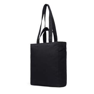 Draag je dagelijkse benodigdheden met de Hilo tas met ritssluiting. Deze tas combineert robuuste materialen met een tijdloos ontwerp, met een ritssluiting voor veilige opslag en zowel bovenhandgrepen als schouderbanden voor veelzijdige draagopties. Twee open buitenvakken aan beide uiteinden bieden handige toegang tot essentiële spullen, waardoor de tas perfect is voor dagelijkse boodschappen of professioneel gebruik. Het gerecyclede canvas dat in de tas wordt gebruikt is ongeverfd en in onbewerkte vorm, zonder chemicaliën van verven of bleken, waardoor het een minder belastende keuze is. De samenstelling van de tas is 100% gerecycled materiaal, wat onze toewijding aan verantwoord inkopen benadrukt. De tas is ook voorzien van AWARE™ tracertechnologie, waarmee het echte gebruik van gerecyclede materialen wordt bevestigd. 2% van de opbrengst van elk verkocht Impact-product wordt gedoneerd aan Water.org. Draag je dagelijkse benodigdheden met de Hilo tas met ritssluiting. Deze tas combineert robuuste materialen met een tijdloos ontwerp, met een ritssluiting voor veilige opslag en zowel bovenhandgrepen als schouderbanden voor veelzijdige draagopties. Twee open buitenvakken aan beide uiteinden bieden handige toegang tot essentiële spullen, waardoor de tas perfect is voor dagelijkse boodschappen of professioneel gebruik. Het gerecyclede canvas dat in de tas wordt gebruikt is ongeverfd en in onbewerkte vorm, zonder chemicaliën van verven of bleken, waardoor het een minder belastende keuze is. De samenstelling van de tas is 100% gerecycled materiaal, wat onze toewijding aan verantwoord inkopen benadrukt. De tas is ook voorzien van AWARE™ tracertechnologie, waarmee het echte gebruik van gerecyclede materialen wordt bevestigd. 2% van de opbrengst van elk verkocht Impact-product wordt gedoneerd aan Water.org.