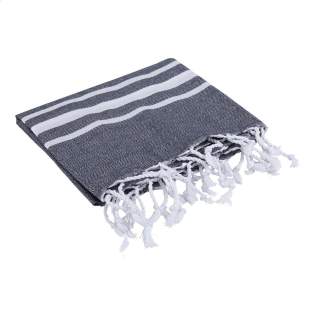 Une serviette de hammam multifonctionnelle d'Oxious. Fabriqué à partir de 50% de coton certifié OEKO-TEX® et 50% de déchets textiles (140 g/m²). Vibe est un tissu merveilleusement doux et élégant avec un motif à rayures cool. Beau comme un châle, une... Une serviette de hammam multifonctionnelle d'Oxious. Fabriqué à partir de 50% de coton certifié OEKO-TEX® et 50% de déchets textiles (140 g/m²). Vibe est un tissu merveilleusement doux et élégant avec un motif à rayures cool. Beau comme un châle, une...