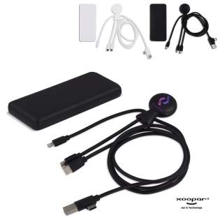 Nachhaltiges Produktset, Kabel und Batteriehalter sind aus recyceltem Kunststoff hergestellt. Tragbarer Akku mit 7000 mAh, kann Ihr Telefon bis zu 2,5 Mal aufladen. Tragbarer Multikabel-Adapter mit USB, Lightning, Typ C, Micro-USB. Nachhaltiges Produktset, Kabel und Batteriehalter sind aus recyceltem Kunststoff hergestellt. Tragbarer Akku mit 7000 mAh, kann Ihr Telefon bis zu 2,5 Mal aufladen. Tragbarer Multikabel-Adapter mit USB, Lightning, Typ C, Micro-USB.