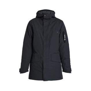 De Vision jacket is een wind- en waterdichte winterjas voor dames met een tijdloos minimalistisch ontwerp dat de tand des tijds zal doorstaan. De jas is geïsoleerd met AirPush Insulate™ dat dampregulatie biedt, zelfs als het nat is. De jas is voorzien van getapete naden en Tenson's eigen MPC Extreme technologie (WP 10.000mm / MP 10.000 g/m2/24h) die een extreem effectieve waterdichtheid combineert met een uitzonderlijk ademend vermogen. Voor extra ventilatie kun je de tweewegrits aan de onderkant openen om af te koelen. Zowel de manchetten als de capuchon zijn verstelbaar. Er zijn twee onopvallende borstzakken met ritssluitingen, twee normale zakken voor opslag en een binnenzak met ritssluiting. De Vision MPC Extreme Jacket zal je goed van dienst zijn op koude winterdagen en in de regen. Wordt geleverd met E-dye polyester voering en een PFC-vrije waterafstotende afwerking.