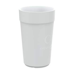 Wiederverwendbarer, stapelbarer Becher der Marke Circulware. Dieser Becher ist aus hochwertigem Kunststoff hergestellt und kann bis zu 500 Mal verwendet werden. Durch die großzügige Größe eignet es sich ideal für Kaffee oder Tee, heiße Suppe, einen erfrischenden Smoothie oder einen Milchshake. Eine großartige Alternative zum Einwegbecher. Der Becher ist leicht, einfach zu reinigen und stapelbar, also platzsparend. BPA-frei und für Lebensmittel zugelassen. Spülmaschinengeeignet und mikrowellengeeignet. 100% recycelbar. Damit leistet dieser Becher einen Beitrag zur Kreislaufwirtschaft. Niederländisches Design. Made in Holland. Fassungsvermögen: 400 ml. Wiederverwendbarer, stapelbarer Becher der Marke Circulware. Dieser Becher ist aus hochwertigem Kunststoff hergestellt und kann bis zu 500 Mal verwendet werden. Durch die großzügige Größe eignet es sich ideal für Kaffee oder Tee, heiße Suppe, einen erfrischenden Smoothie oder einen Milchshake. Eine großartige Alternative zum Einwegbecher. Der Becher ist leicht, einfach zu reinigen und stapelbar, also platzsparend. BPA-frei und für Lebensmittel zugelassen. Spülmaschinengeeignet und mikrowellengeeignet. 100% recycelbar. Damit leistet dieser Becher einen Beitrag zur Kreislaufwirtschaft. Niederländisches Design. Made in Holland. Fassungsvermögen: 400 ml.