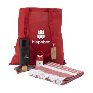 Feiern Sie den Sommer mit diesem auffallend schönen Set: • weiches Oxious Hamam Promo-Handtuch, Maße 170 x 100 cm • Join the Pipe Wasserflasche • Sonnenschutzlotion LSF 30 im Fläschchen mit Zerstäuber • Sonnenbrille mit recyceltem Gestell • praktisch... Feiern Sie den Sommer mit diesem auffallend schönen Set: • weiches Oxious Hamam Promo-Handtuch, Maße 170 x 100 cm • Join the Pipe Wasserflasche • Sonnenschutzlotion LSF 30 im Fläschchen mit Zerstäuber • Sonnenbrille mit recyceltem Gestell • praktisch...