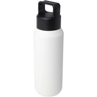 RCS-zertifizierte, vakuumisolierte Trinkflasche aus doppelwandigem Kupfer-Edelstahl mit Deckel und integriertem Karabinerhaken zur einfachen Befestigung an Tasche oder Gürtel. Auch für kohlensäurehaltige Getränke geeignet. Verpackt in einer Geschenkbox aus recyceltem Karton. Fassungsvermögen: 600 ml.