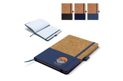 Twee-kleurig hardcover notitieboek gemaakt van kurk en zacht vegan leather. Dit moderne notitieboek is uitgevoerd met een elastieken band en pennen lus. De 160 gelinieerde pagina's zijn gemaakt van gerecycled papier.