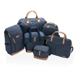 Deze minimalistische 16oz. laptoprugzak van gerecycled canvas vergezelt je op iedere dag naar je werk. Met verticaal voorvak en een wijde open rits die een ruim interieur onthult, compleet met een 15 inch laptopvak. 2% van de opbrengst van elk verkoc... Deze minimalistische 16oz. laptoprugzak van gerecycled canvas vergezelt je op iedere dag naar je werk. Met verticaal voorvak en een wijde open rits die een ruim interieur onthult, compleet met een 15 inch laptopvak. 2% van de opbrengst van elk verkoc...