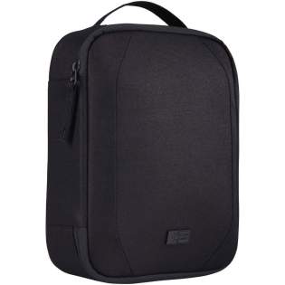 Die Case Logic Invigo-Zubehörtasche bietet Platz für Kabel, Ohrhörer, Adapter und andere persönliche Gegenstände. Sie lässt sich hervorragend in einer größeren Tasche oder allein verwenden. Diese Tasche besteht aus 100 % recyceltem 600D-Polyester und einem 150D-Polyesterfutter. Sie verfügt über ein Stiftfach, ein Reißverschlussfach, ein großes Steckfach und spezielle Aufbewahrungsfächer für größere Gegenstände wie Kopfhörer. Die Case Logic Invigo-Zubehörtasche bietet Platz für Kabel, Ohrhörer, Adapter und andere persönliche Gegenstände. Sie lässt sich hervorragend in einer größeren Tasche oder allein verwenden. Diese Tasche besteht aus 100 % recyceltem 600D-Polyester und einem 150D-Polyesterfutter. Sie verfügt über ein Stiftfach, ein Reißverschlussfach, ein großes Steckfach und spezielle Aufbewahrungsfächer für größere Gegenstände wie Kopfhörer.