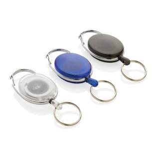 Rolclip-sleutelhanger gemaakt van RCS-gerecycled ABS en zinklegering. Ideaal item voor op kantoor, op een beurs of zelfs tijdens het skiën. Met koord van 60 cm om badge te bevestigen voor gemakkelijke toegang. Met karabijnhaak voor bevestiging aan ta... Rolclip-sleutelhanger gemaakt van RCS-gerecycled ABS en zinklegering. Ideaal item voor op kantoor, op een beurs of zelfs tijdens het skiën. Met koord van 60 cm om badge te bevestigen voor gemakkelijke toegang. Met karabijnhaak voor bevestiging aan ta...