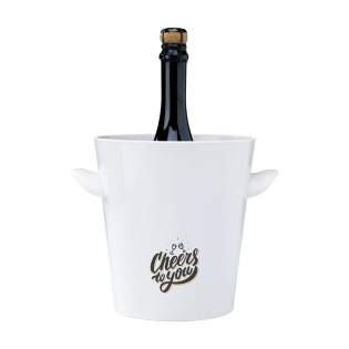 WoW! Champagne cooler is made from 100% recycled Ocean Bound Plastic from Plastic Bank®. Fill this cooler with ice cubes and serve your champagne wonderfully chilled. Also suitable for keeping other drinks cool. Capacity 3,500ml.  • With the purchase of this product you support Plastic Bank®. Plastic Bank® is an international organisation with two main goals. These goals concern us all, reducing poverty and reducing plastic waste in the oceans. Plastic Bank® pays people in developing countries to return plastic waste. This plastic is collected from beaches, rivers, riverbanks, landfills and from the shallow parts of the ocean. This helps prevent plastic waste from polluting the oceans. The collected plastic is sorted, cleaned and processed into granules. New products are then made from these granules and given the Social Plastic® label.
