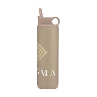 WoW! Doppelwandige, auslaufsichere Wasserflasche/Thermosflasche aus recyceltem Edelstahl. Mit einer wunderschönen Beschichtung versehen. Die elegante Flasche verfügt über einen farblich passenden Schraubverschluss, ein ausklappbares Mundstück und einen verschließbaren Strohhalm. Der praktische Tragering erleichtert das Mitnehmen der Flasche. Geeignet für Kaltgetränke und ideal zur Verwendung bei sportlichen Aktivitäten. Nicht spülmaschinengeeignet. RCS-zertifiziert. Gesamtes recyceltes Material: 87%. Fassungsvermögen 800 ml.     Edelstahl kann viele Male recycelt werden – die Qualität des Materials bleibt dabei weitgehend erhalten. Durch die Verwendung von recyceltem Edelstahl kommt eine geringere Menge an neuen Rohstoffen zum Einsatz. Das bedeutet weniger Energieverbrauch und weniger Wasserverbrauch.