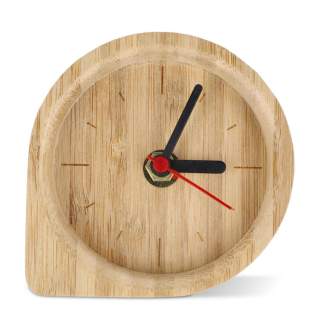 Die abgerundeten Kanten dieser tropfenförmigen Uhr fügen sich perfekt in jede Arbeits- oder Wohnumgebung ein. Die Bambusoberfläche verleiht ihr einen warmen und natürlichen Touch. Funktional und dekorativ, verleiht sie Persönlichkeit und Wärme, während ihre Zeiger eine genaue Zeitmessung gewährleisten. Inklusive Batterien, verpackt in einer Geschenkbox. Die abgerundeten Kanten dieser tropfenförmigen Uhr fügen sich perfekt in jede Arbeits- oder Wohnumgebung ein. Die Bambusoberfläche verleiht ihr einen warmen und natürlichen Touch. Funktional und dekorativ, verleiht sie Persönlichkeit und Wärme, während ihre Zeiger eine genaue Zeitmessung gewährleisten. Inklusive Batterien, verpackt in einer Geschenkbox.