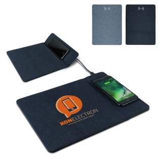 Deze stoffen muismat heeft een geïntegreerd draadloos oplaadstation (5W) en een groot drukoppervlak. De fabric-look geeft de muismat een moderne uitstraling. Wordt geleverd in geschenkverpakking. Deze stoffen muismat heeft een geïntegreerd draadloos oplaadstation (5W) en een groot drukoppervlak. De fabric-look geeft de muismat een moderne uitstraling. Wordt geleverd in geschenkverpakking.