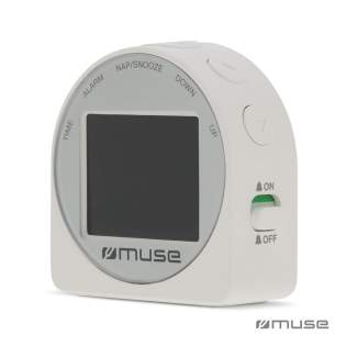 Deze compacte klok is ideaal om mee te nemen op reis. Op het display kun je naast de tijd ook nog eens de datum en temperatuur bekijken. Deze compacte klok is ideaal om mee te nemen op reis. Op het display kun je naast de tijd ook nog eens de datum en temperatuur bekijken.