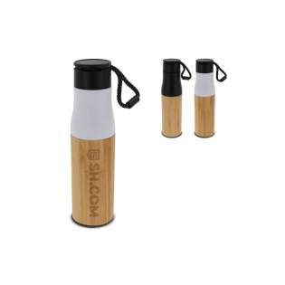 Dubbelwandige thermofles met een touw om de fles eenvoudig te dragen. De buitenkant heeft een bamboe laag wat er voor zorgt dat dit de fles een slanke en duurzame uitstraling geeft. Wordt geleverd in een geschenkverpakking.