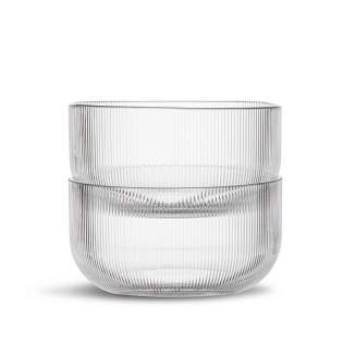 Le bol Billi a un design unique où la bande caractéristique révèle qu'il provient de Sagaform. Sa forme douce est empilable et sa taille est parfaite pour les snacks, les desserts ou les céréales du petit-déjeuner. Le bol est pratique et bien pensé, il peut donc être utilisé à de nombreuses fins. Fabriqué en PET recyclé (rPET). Livré en paquet de 2. Studio Sagaform. Conçu en Suède par Studio Sagaform. La gamme Billi est adaptée à des températures allant jusqu'à 50°C. Lavage à la main uniquement. Taille ø12,5x6,5 cm, 70 cl. Le bol Billi a un design unique où la bande caractéristique révèle qu'il provient de Sagaform. Sa forme douce est empilable et sa taille est parfaite pour les snacks, les desserts ou les céréales du petit-déjeuner. Le bol est pratique et bien pensé, il peut donc être utilisé à de nombreuses fins. Fabriqué en PET recyclé (rPET). Livré en paquet de 2. Studio Sagaform. Conçu en Suède par Studio Sagaform. La gamme Billi est adaptée à des températures allant jusqu'à 50°C. Lavage à la main uniquement. Taille ø12,5x6,5 cm, 70 cl.