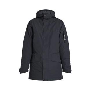 De Vision jacket is een wind- en waterdichte winterjas met een tijdloos minimalistisch ontwerp dat de tand des tijds zal doorstaan. De jas is geïsoleerd met AirPush Insulate™ dat dampregulatie biedt, zelfs als het nat is. De jas is voorzien van getapete naden en Tenson's eigen MPC Extreme technologie (WP 10.000mm / MP 10.000 g/m2/24h) die een extreem effectieve waterdichtheid combineert met een uitzonderlijk ademend vermogen. Voor extra ventilatie kun je de tweewegrits aan de onderkant openen om af te koelen. Zowel de manchetten als de capuchon zijn verstelbaar. Er zijn twee onopvallende borstzakken met ritssluitingen, twee normale zakken voor opslag en een binnenzak met ritssluiting. De Vision MPC Extreme Jacket zal je goed van dienst zijn op koude winterdagen en in de regen. Wordt geleverd met E-dye polyester voering en een PFC-vrije waterafstotende afwerking