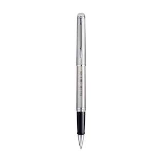 Blau schreibender Rollerball der Marke Waterman. Der Hémisphère kombiniert klare, zeitlose Linien mit einem eleganten Design. Das gebürstete Edelstahlgehäuse in Kombination mit glänzenden Akzenten verleiht dem Stift ein modernes und raffiniertes Aussehen. Ausgestattet mit einer abnehmbaren Kappe, einer robusten Clip und einer schnelltrocknenden Gelmine für ein sanftes und konstantes Schreiberlebnis. Ideal als stilvolles Geschenk oder für den täglichen Gebrauch. Geliefert in einer Waterman-Geschenkbox. Hergestellt in Europa. Verpackt pro Stück. Blau schreibender Rollerball der Marke Waterman. Der Hémisphère kombiniert klare, zeitlose Linien mit einem eleganten Design. Das gebürstete Edelstahlgehäuse in Kombination mit glänzenden Akzenten verleiht dem Stift ein modernes und raffiniertes Aussehen. Ausgestattet mit einer abnehmbaren Kappe, einer robusten Clip und einer schnelltrocknenden Gelmine für ein sanftes und konstantes Schreiberlebnis. Ideal als stilvolles Geschenk oder für den täglichen Gebrauch. Geliefert in einer Waterman-Geschenkbox. Hergestellt in Europa. Verpackt pro Stück.