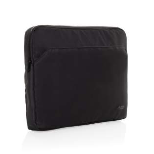 Protégez votre ordinateur portable avec style grâce à la pochette pour ordinateur portable 15,6 pouces en rPET Aware™ Swiss Peak Essential. Fabriquée avec une doublure en rPET assortie, cette housse élégante et moderne garantit que votre ordinateur portable reste en sécurité tout en conservant un aspect professionnel. Elle est dotée d'une poche frontale zippée pour un accès facile à vos objets essentiels et d'un compartiment principal qui permet de ranger en toute sécurité les ordinateurs portables de 15,6 pouces. Les fermetures à glissière Swiss Peak durables offrent un fonctionnement souple, ce qui en fait le choix idéal pour les personnes en déplacement. Parfaite pour les professionnels, cette pochette pour ordinateur portable offre à la fois fonctionnalité et style. Fabriquée en polyester recyclé avec le traceur AWARE™. 2 % des recettes de chaque produit vendu avec AWARE™ seront reversés à Water.org. Sans PVC.<br /><br />FitsLaptopTabletSizeInches: 15.6<br />PVC free: true Protégez votre ordinateur portable avec style grâce à la pochette pour ordinateur portable 15,6 pouces en rPET Aware™ Swiss Peak Essential. Fabriquée avec une doublure en rPET assortie, cette housse élégante et moderne garantit que votre ordinateur portable reste en sécurité tout en conservant un aspect professionnel. Elle est dotée d'une poche frontale zippée pour un accès facile à vos objets essentiels et d'un compartiment principal qui permet de ranger en toute sécurité les ordinateurs portables de 15,6 pouces. Les fermetures à glissière Swiss Peak durables offrent un fonctionnement souple, ce qui en fait le choix idéal pour les personnes en déplacement. Parfaite pour les professionnels, cette pochette pour ordinateur portable offre à la fois fonctionnalité et style. Fabriquée en polyester recyclé avec le traceur AWARE™. 2 % des recettes de chaque produit vendu avec AWARE™ seront reversés à Water.org. Sans PVC.<br /><br />FitsLaptopTabletSizeInches: 15.6<br />PVC free: true