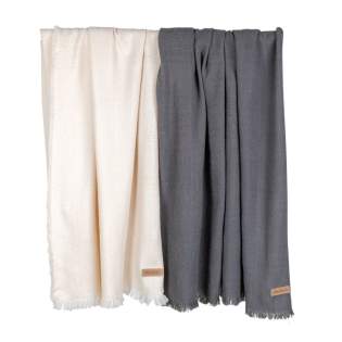 Couverture 130x150cm Ukiyo Aware™ Polylana® tissée avec des bords frangés. Gardez-la sur votre canapé pour des soirées cinéma douillettes ou sur votre lit pour un beau look. Avec le traceur AWARE™ qui valide l'utilisation authentique de matériaux rec... Couverture 130x150cm Ukiyo Aware™ Polylana® tissée avec des bords frangés. Gardez-la sur votre canapé pour des soirées cinéma douillettes ou sur votre lit pour un beau look. Avec le traceur AWARE™ qui valide l'utilisation authentique de matériaux rec...