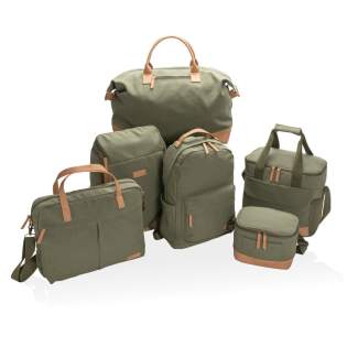 Plan je perfecte weekendje weg met deze grote 16oz. weekendtas van gerecycled canvas. De tas heeft één groot ruim compartiment met voorvak en PU-handvatten. De onderkant is voorzien van vier messing noppen om je tas schoon te houden wanneer deze op d... Plan je perfecte weekendje weg met deze grote 16oz. weekendtas van gerecycled canvas. De tas heeft één groot ruim compartiment met voorvak en PU-handvatten. De onderkant is voorzien van vier messing noppen om je tas schoon te houden wanneer deze op d...