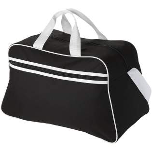 Sporttasche mit Hauptfach mit Reißverschluss und Reißverschlusstasche vorne.