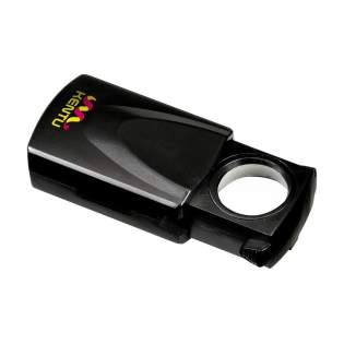 Loupe rétractable compacte avec facteur d'agrandissement de 30 et une lampe LED à forte lumière blanche intégrée. Inclus : piles. Chaque article est fourni dans une boite individuelle en papier kraft marron. Loupe rétractable compacte avec facteur d'agrandissement de 30 et une lampe LED à forte lumière blanche intégrée. Inclus : piles. Chaque article est fourni dans une boite individuelle en papier kraft marron.