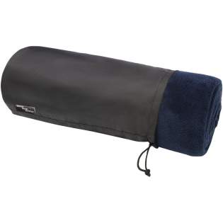 Couverture en polaire molletonnée RPET ultra-douce certifiée GRS. Livrée avec une pochette de transport en RPET 190T avec fermeture à cordon. Emballée dans un sac en polyéthylène recyclé. Dimensions de la pochette : longueur 37 cm, diamètre 16 cm. Couverture en polaire molletonnée RPET ultra-douce certifiée GRS. Livrée avec une pochette de transport en RPET 190T avec fermeture à cordon. Emballée dans un sac en polyéthylène recyclé. Dimensions de la pochette : longueur 37 cm, diamètre 16 cm.