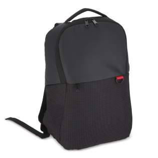 Ce sac à dos est fabriqué en jacquard luxueux et en matériaux 600D enduits de PU. Il est doté d'un compartiment zippé dissimulé à l'avant, d'une poignée de maintien sur le dessus, de bretelles rembourrées et réglables et d'une poche de sécurité sur le panneau arrière pour les objets de valeur. Il est doté d'une sangle permettant de le fixer sur une poignée de chariot, d'un dos rembourré pour plus de confort et d'un double accès pour l'ordinateur portable, soit par l'ouverture principale, soit par une ouverture dissimulée sur le panneau arrière. À l'intérieur, vous trouverez une pochette en filet, un compartiment rembourré pour l'ordinateur portable et un compartiment rembourré pour la tablette, le tout doublé de tissu 210D. Ce sac à dos est fabriqué en jacquard luxueux et en matériaux 600D enduits de PU. Il est doté d'un compartiment zippé dissimulé à l'avant, d'une poignée de maintien sur le dessus, de bretelles rembourrées et réglables et d'une poche de sécurité sur le panneau arrière pour les objets de valeur. Il est doté d'une sangle permettant de le fixer sur une poignée de chariot, d'un dos rembourré pour plus de confort et d'un double accès pour l'ordinateur portable, soit par l'ouverture principale, soit par une ouverture dissimulée sur le panneau arrière. À l'intérieur, vous trouverez une pochette en filet, un compartiment rembourré pour l'ordinateur portable et un compartiment rembourré pour la tablette, le tout doublé de tissu 210D.