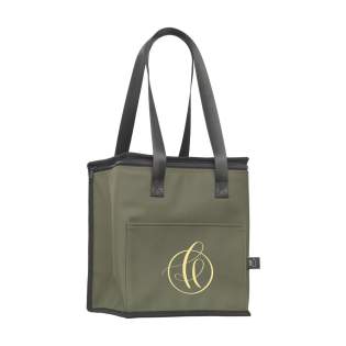 WoW! Sac isotherme robuste en PU hydrofuge. Ce matériau est composé de 70 % de PU, 10 % de PU recyclé et 20 % de polyester recyclé. Ce sac est extrêmement résistant et facile à nettoyer. L'intérieur est doublé d'une feuille d'aluminium pour garder le contenu au frais. Ce sac isotherme est doté d'une fermeture éclair et de deux poignées robustes. Il comprend un compartiment de rangement supplémentaire à l'avant, utile pour votre téléphone, votre portefeuille ou tout autre objet qui n'a pas besoin d'être gardé au frais. Certifié RCS. Matière recyclée totale : 22%. Capacité env. 9 litres. WoW! Sac isotherme robuste en PU hydrofuge. Ce matériau est composé de 70 % de PU, 10 % de PU recyclé et 20 % de polyester recyclé. Ce sac est extrêmement résistant et facile à nettoyer. L'intérieur est doublé d'une feuille d'aluminium pour garder le contenu au frais. Ce sac isotherme est doté d'une fermeture éclair et de deux poignées robustes. Il comprend un compartiment de rangement supplémentaire à l'avant, utile pour votre téléphone, votre portefeuille ou tout autre objet qui n'a pas besoin d'être gardé au frais. Certifié RCS. Matière recyclée totale : 22%. Capacité env. 9 litres.