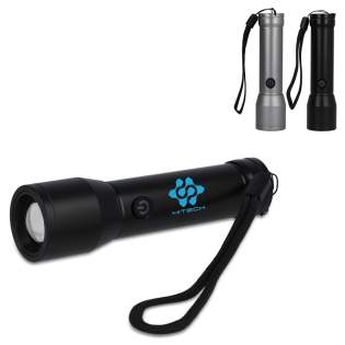 Torche rechargeable dotée d'une batterie de 1200mAh et d'une lumière LED de 5W offrant une luminosité de 200lm. Elle est équipée d'une dragonne, de plusieurs modes d'éclairage (fort, faible et flash) et d'une fonction zoom. Fabriquée en aluminium rec... Torche rechargeable dotée d'une batterie de 1200mAh et d'une lumière LED de 5W offrant une luminosité de 200lm. Elle est équipée d'une dragonne, de plusieurs modes d'éclairage (fort, faible et flash) et d'une fonction zoom. Fabriquée en aluminium rec...