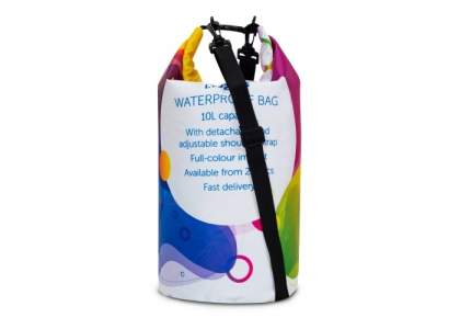 Convenient waterproof bag with an adjustable and detachable shoulder strap. Keep your valuables clean and dry on the beach or near the water. This bag is made to order and can be printed all-over. Short delivery times. Water resistant IPX5, protected against low pressure water stream from any angle.