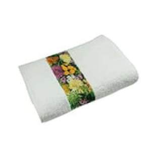 Ce drap de bain en coton avec bordure imprimable en polyester est un compagnon fiable pour la piscine en plein air ou le sport. Grâce à sa bordure entièrement imprimable, il peut devenir un véritable accroche-regard et faire plaisir à chaque invité ou client. La fine bordure en polyester garantit une impression de qualité et durable.