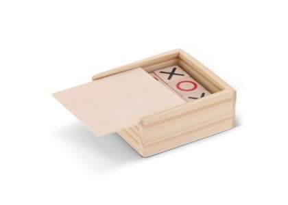 Lustiges Tic Tac Toe-Set in einer Bambusbox. Verschlossen wird die Box mit einem Schiebedeckel aus Bambusholz. Mit diesem Spiel haben Sie überall die Möglichkeit, mit jemand anderem Spaß zu haben.