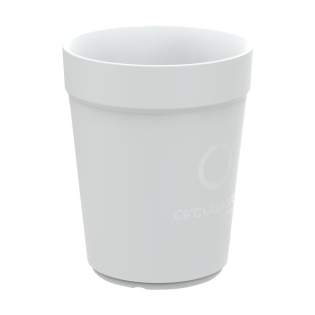 Wiederverwendbarer, stapelbarer Becher der Marke Circulware. Dieser Becher ist aus hochwertigem Kunststoff hergestellt und kann bis zu 500 Mal verwendet werden. Geeignet für einen heißen Kaffee, ein Erfrischungsgetränk oder ein Eis. Eine großartige Alternative zum Einwegbecher. Der Becher ist leicht, einfach zu reinigen und stapelbar, also platzsparend. Für Lebensmittel zugelassen. Spülmaschinengeeignet und mikrowellengeeignet. 100% recycelbar. Damit leistet dieser Becher einen Beitrag zur Kreislaufwirtschaft. Niederländisches Design. Made in Holland. Fassungsvermögen: 300 ml. Wiederverwendbarer, stapelbarer Becher der Marke Circulware. Dieser Becher ist aus hochwertigem Kunststoff hergestellt und kann bis zu 500 Mal verwendet werden. Geeignet für einen heißen Kaffee, ein Erfrischungsgetränk oder ein Eis. Eine großartige Alternative zum Einwegbecher. Der Becher ist leicht, einfach zu reinigen und stapelbar, also platzsparend. Für Lebensmittel zugelassen. Spülmaschinengeeignet und mikrowellengeeignet. 100% recycelbar. Damit leistet dieser Becher einen Beitrag zur Kreislaufwirtschaft. Niederländisches Design. Made in Holland. Fassungsvermögen: 300 ml.