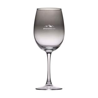 Dit bijzondere smokey, glazen wijnglas is uniek door zijn kleur en zorgt hiermee voor sfeer, gezelligheid en een mooie aankleding op tafel. Het is chic en trendy en daarmee een absolute eyecatcher tijdens een feestje of bijzondere gelegenheid. Uiteraard is dit glas ook geschikt voor dagelijks gebruik. Per 4 stuks verpakt. Inhoud 465 ml.
