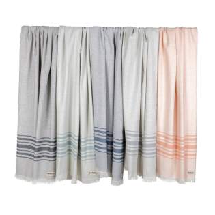Serviette 100x180cm légère, fabriquée à partir de 12 % de coton recyclé. Douce, très absorbante, résistante au sable et à séchage rapide. Les serviettes de hammam sont multifonctionnelles : vous pouvez également l'utiliser pour un pique-nique, couver... Serviette 100x180cm légère, fabriquée à partir de 12 % de coton recyclé. Douce, très absorbante, résistante au sable et à séchage rapide. Les serviettes de hammam sont multifonctionnelles : vous pouvez également l'utiliser pour un pique-nique, couver...